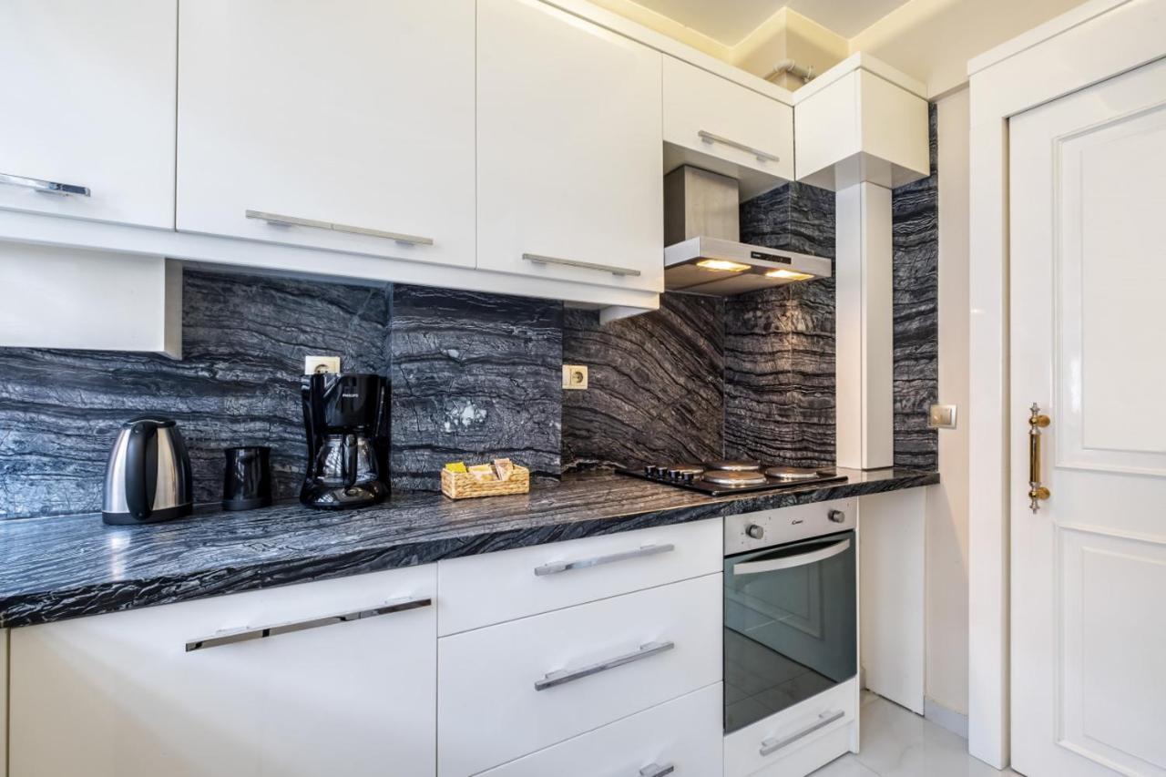 Apartamento Captivating Flat With Balcony Near Besiktas Pier Estambul Exterior foto