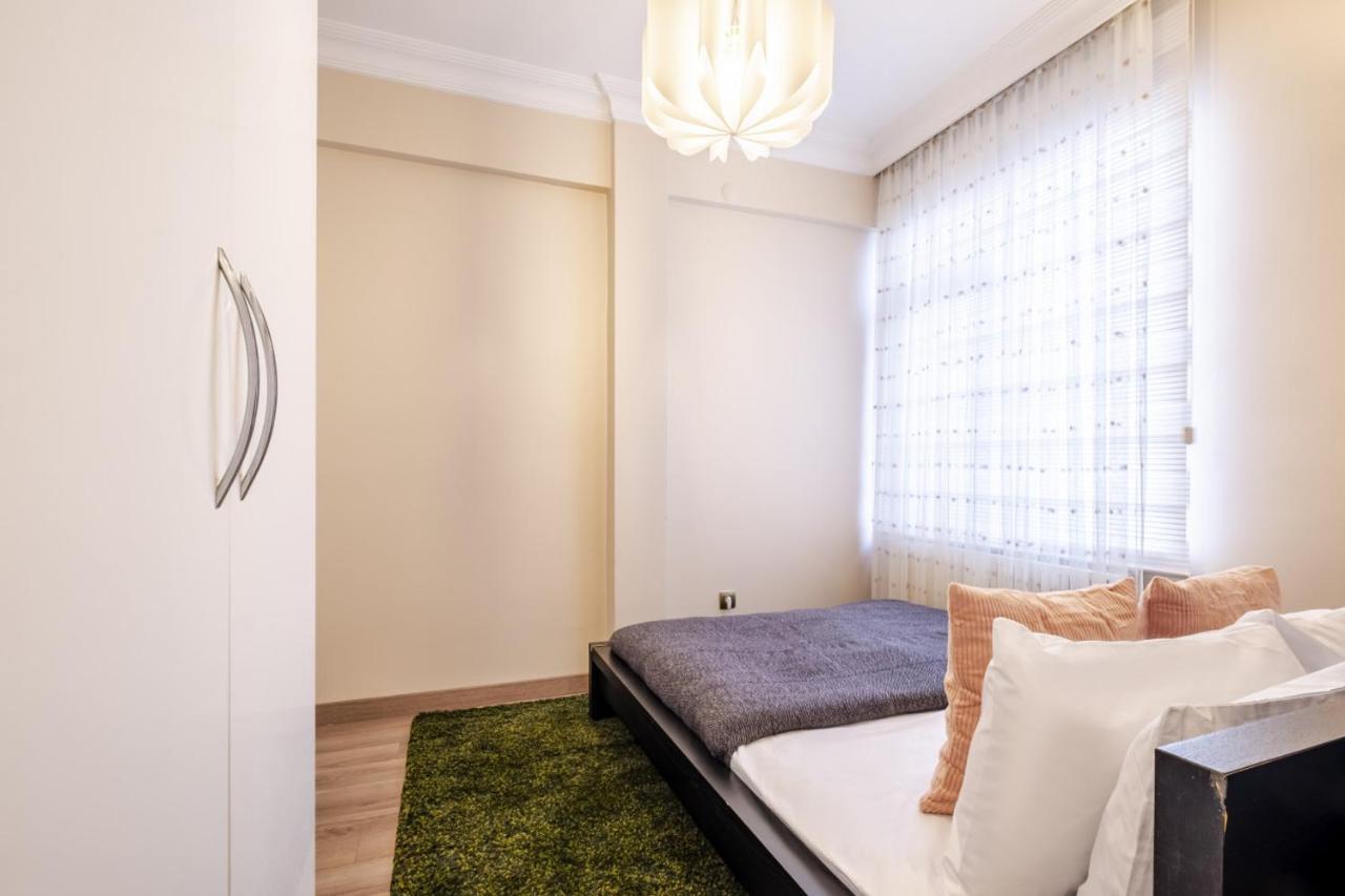 Apartamento Captivating Flat With Balcony Near Besiktas Pier Estambul Exterior foto