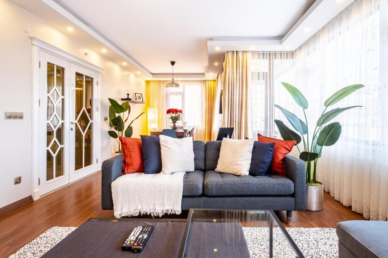 Apartamento Captivating Flat With Balcony Near Besiktas Pier Estambul Exterior foto